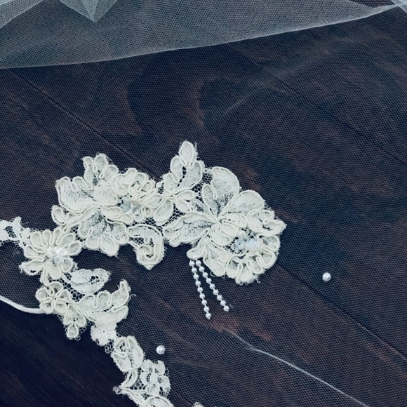 106” VINTAGE CATHEDRAL VEIL